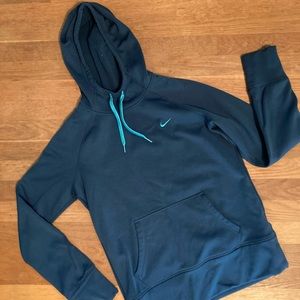 Nike therma-fit women’s pullover hoodie